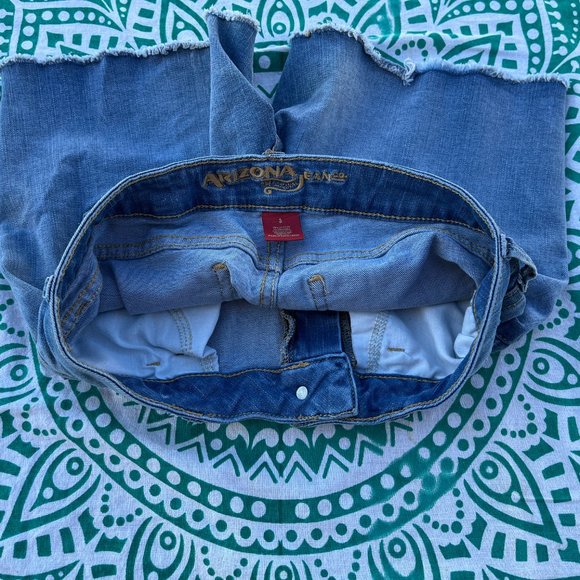 Arizona Jean Co. Distressed Jean Shorts Junior Size 3 - Picture 7 of 7